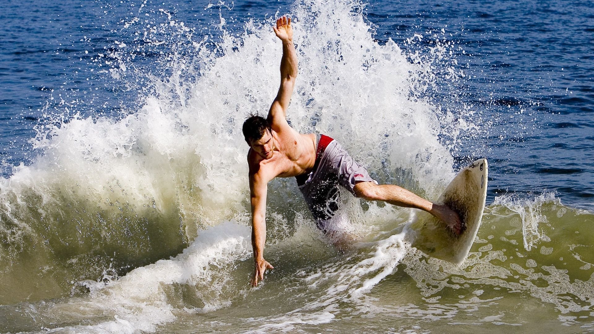 九游娱乐登录入口-乒乓球赛场焦点！德国队对阵中国队，年轻新星表现惊艳，未来可期